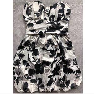 FOREVER 21 - Black & White Floral Strapless Dress